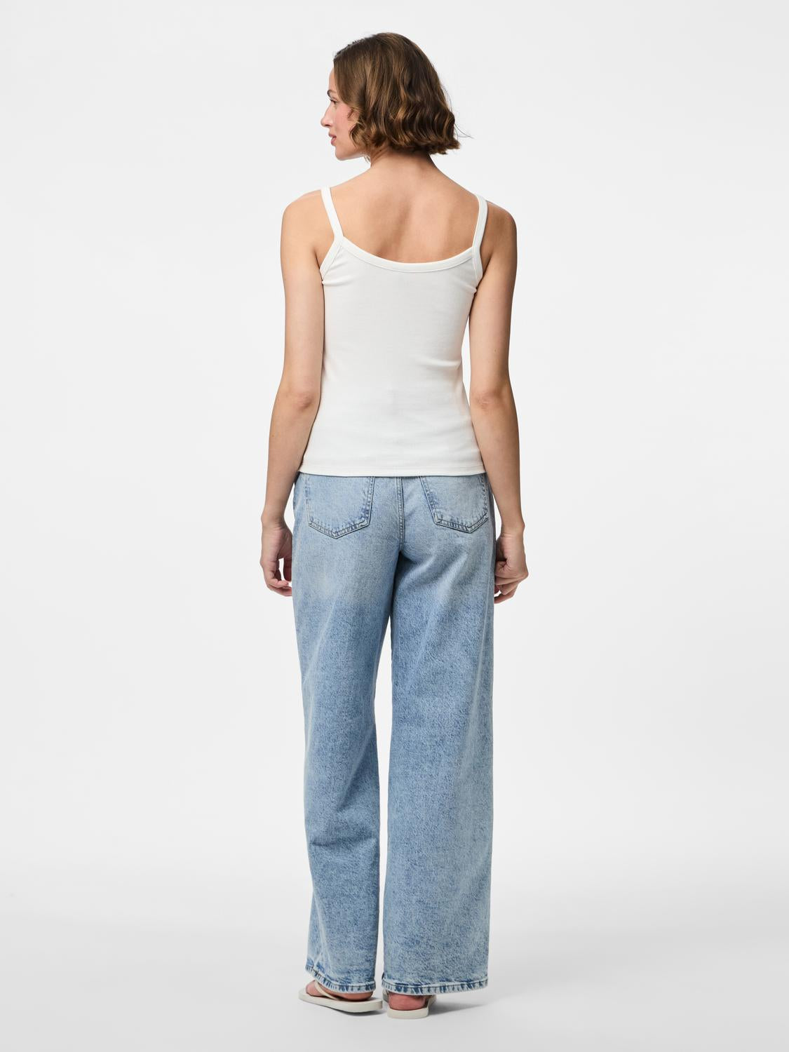 model_shot-back